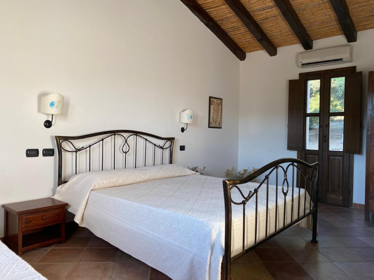 Li Paduleddi Country Guest House Ольбія Екстер'єр фото